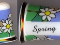 England - 2012 - Primavera - Porcelana - Estación Del Año, Primavera, Porcelana Inglesa - Pintado a mano sobre dedal de cerámica sin esmaltar. - 0